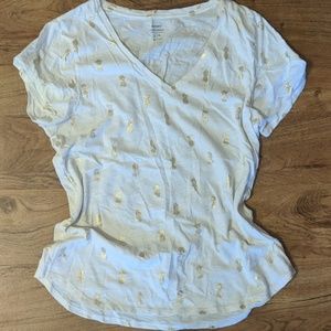 Old Navy t-shirt